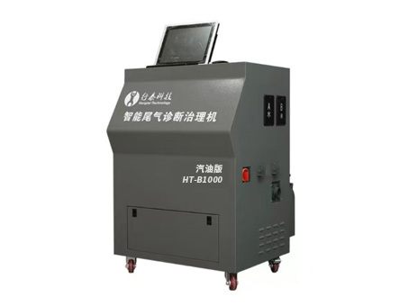 技术人员操作设备现场