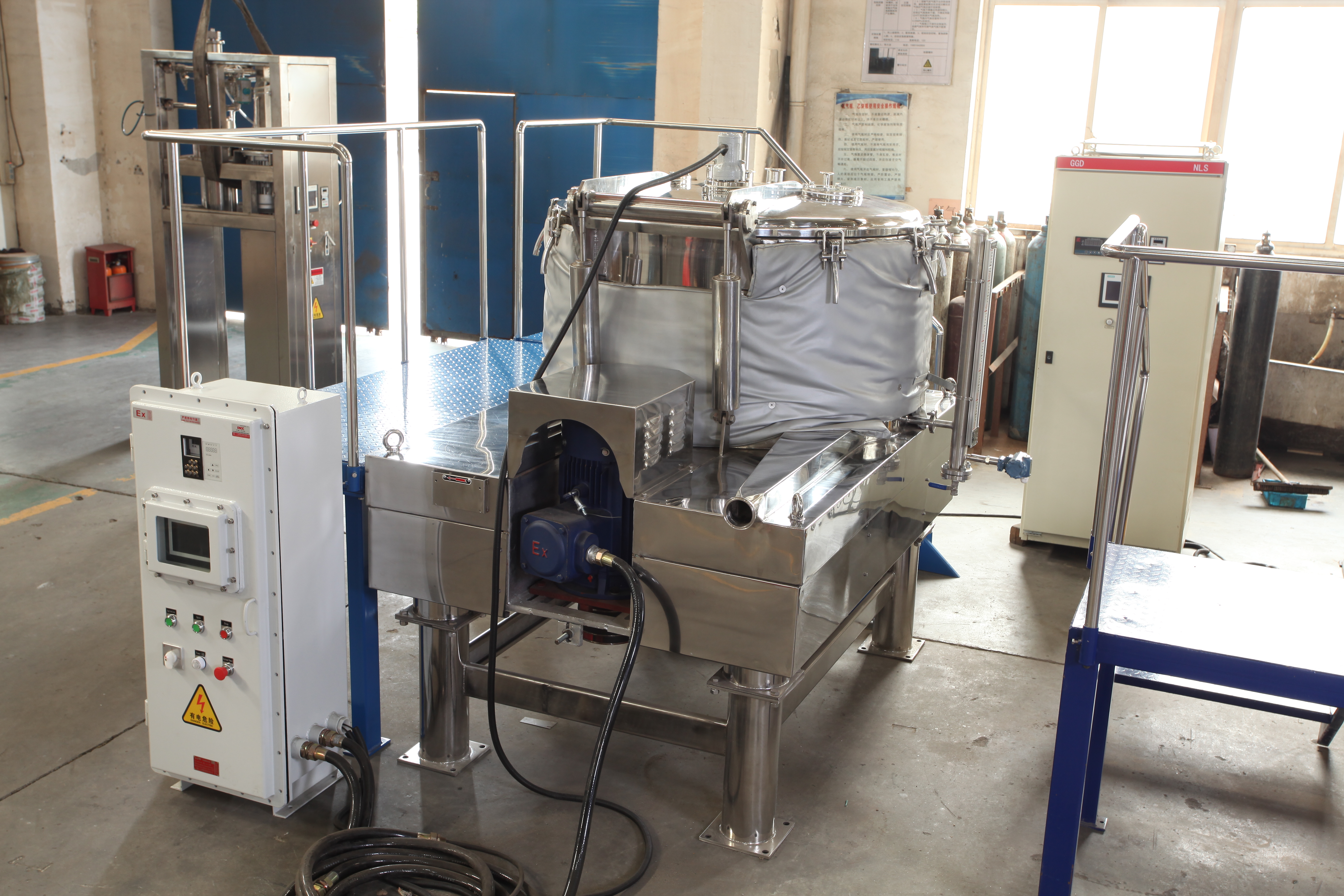 平板大翻盖离心机工作示意图