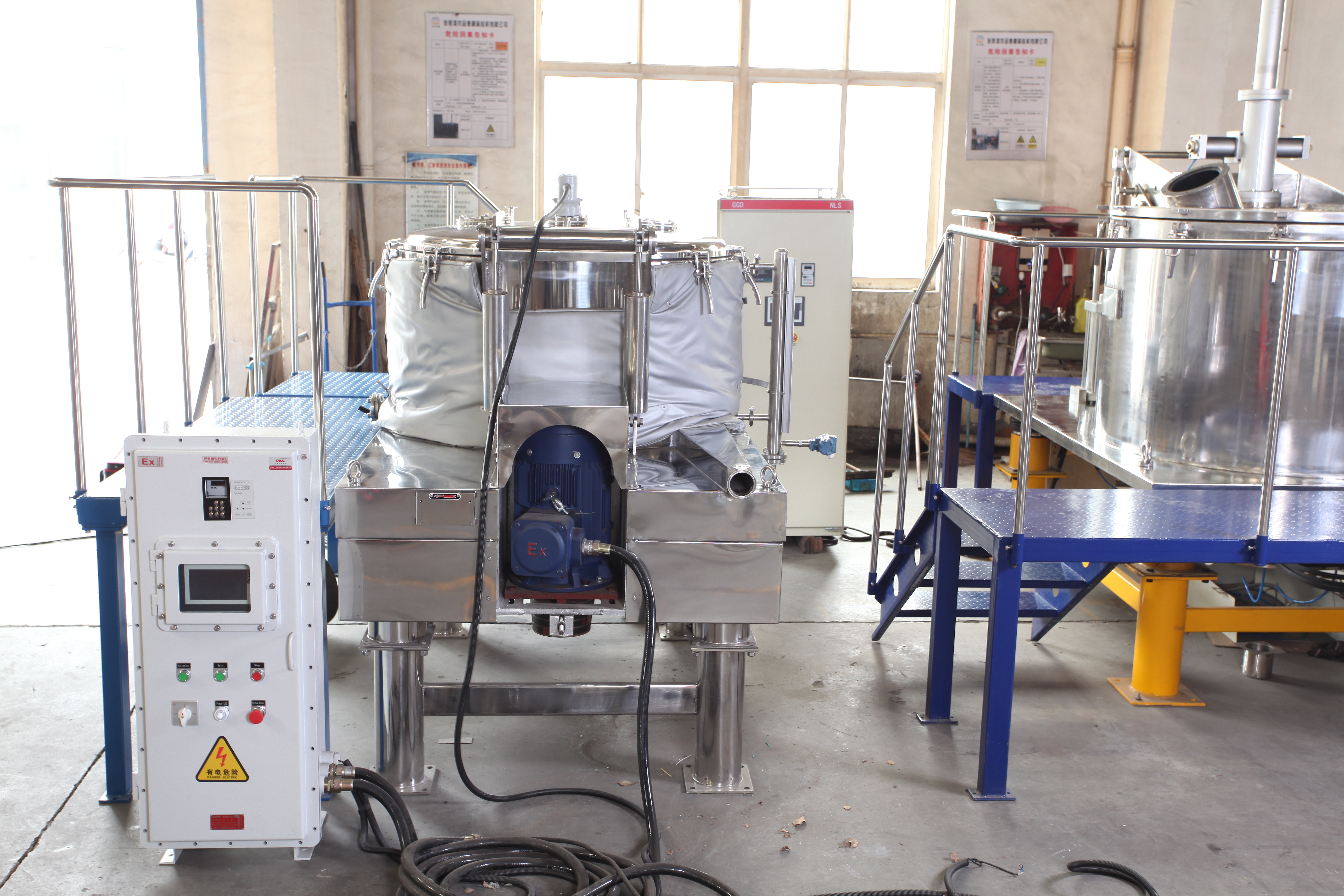 金麦穗平板大翻盖离心机工作现场