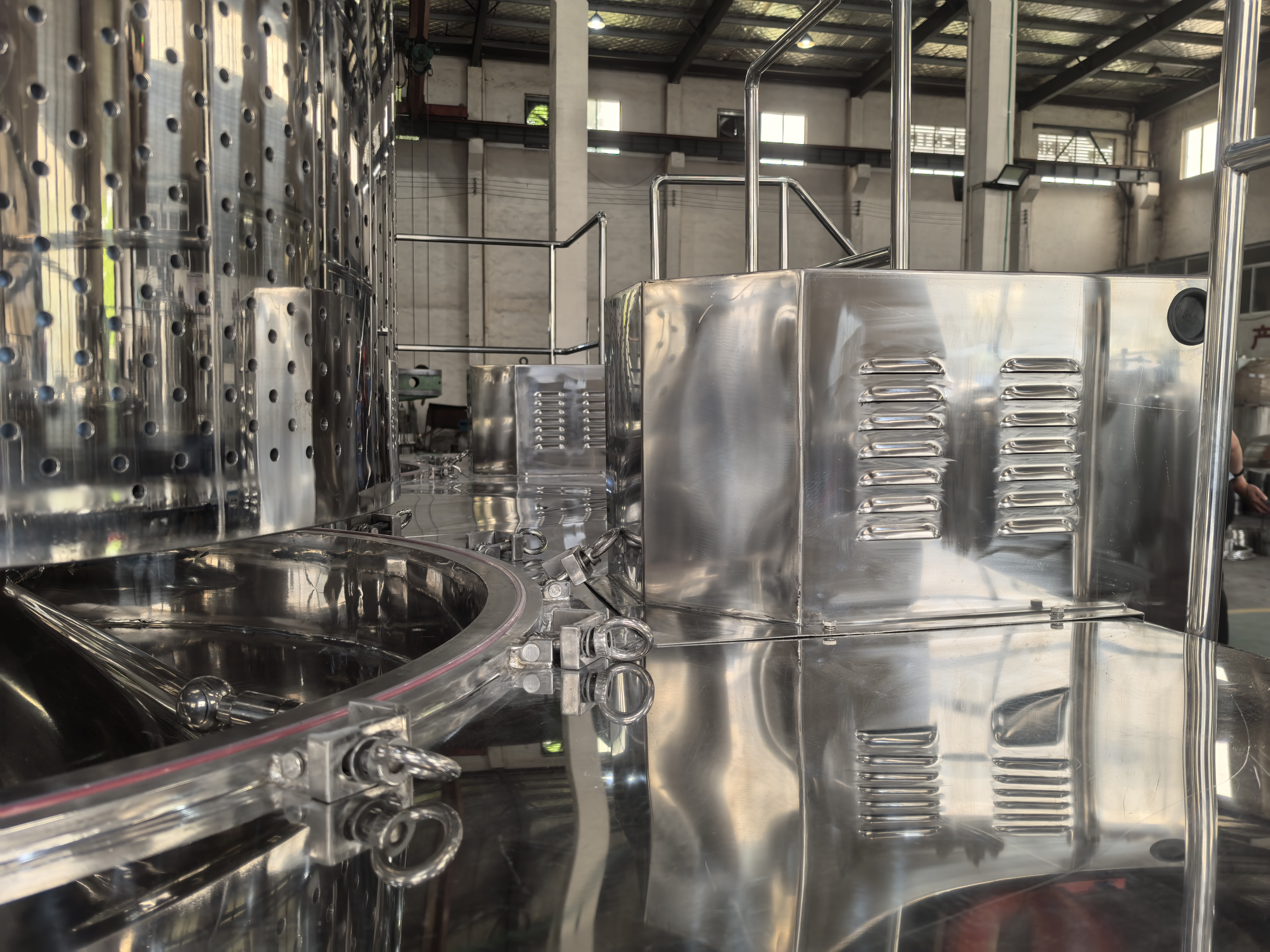 平板大翻盖离心机内部吊袋卸料示意图