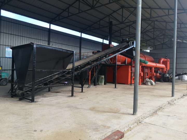 天源生物质碳化炉工作现场