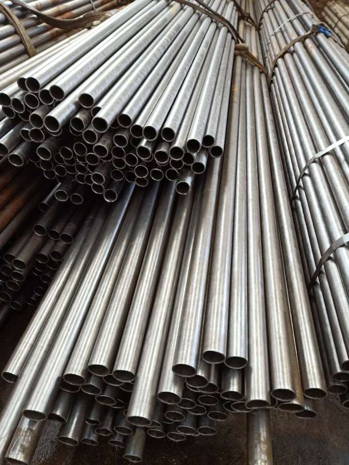 精密钢管生产车间