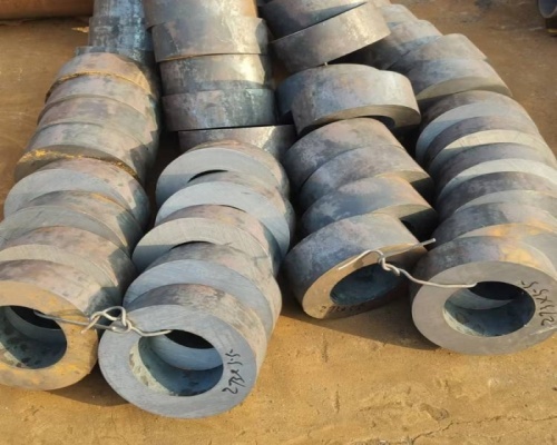 大口径厚壁无缝钢管生产现场