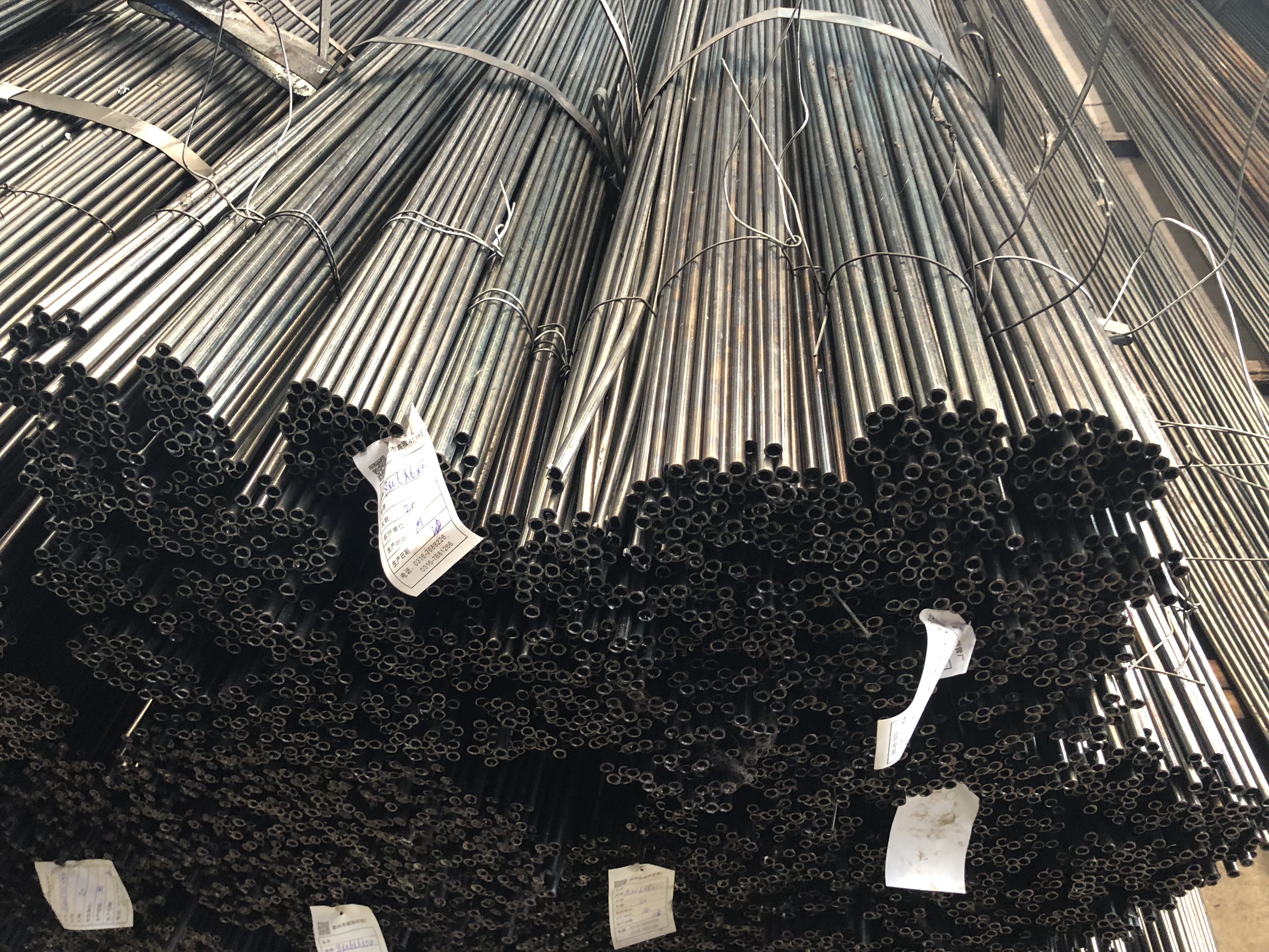 现代化精密无缝钢管生产车间