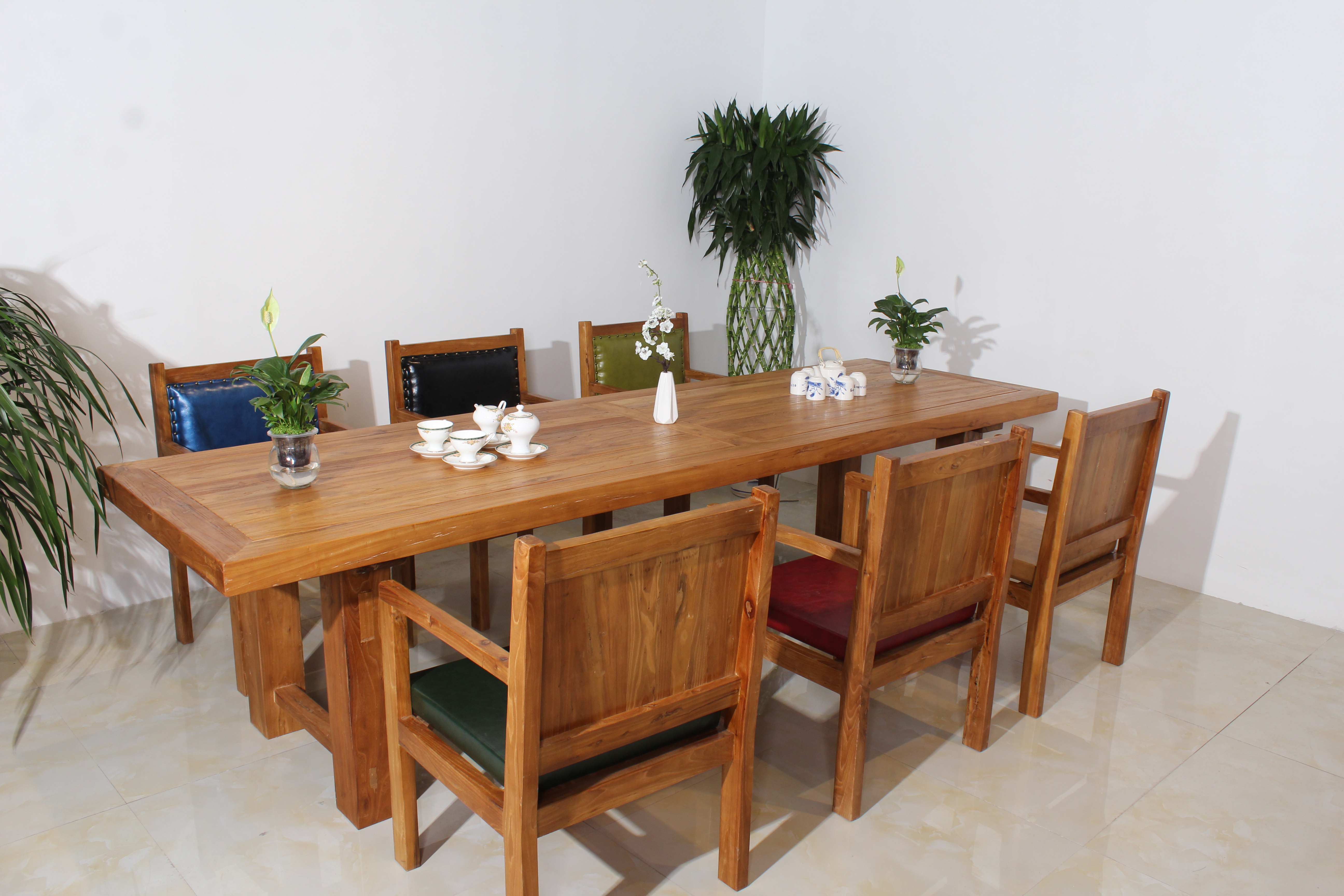 2025老榆木餐桌椅厂全攻略：联系、价格与选择之道