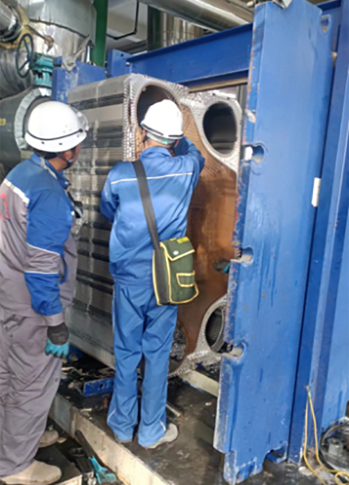 板式换热器维修现场示意图