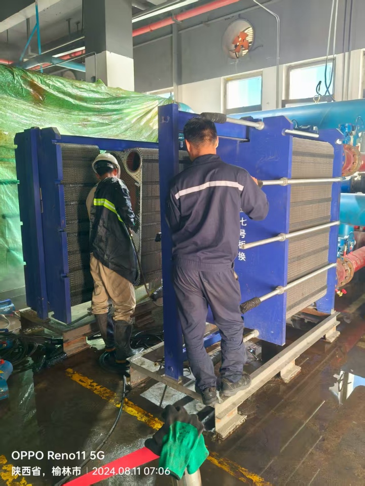 专业板式换热器维修现场