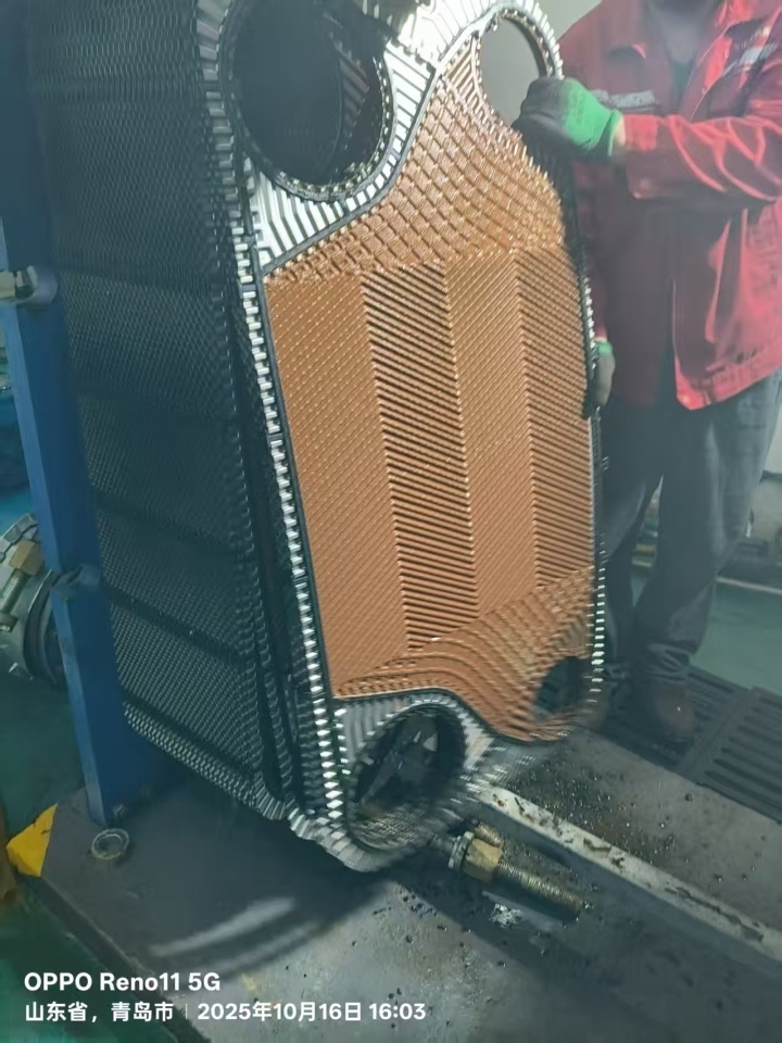 专业清洗团队作业