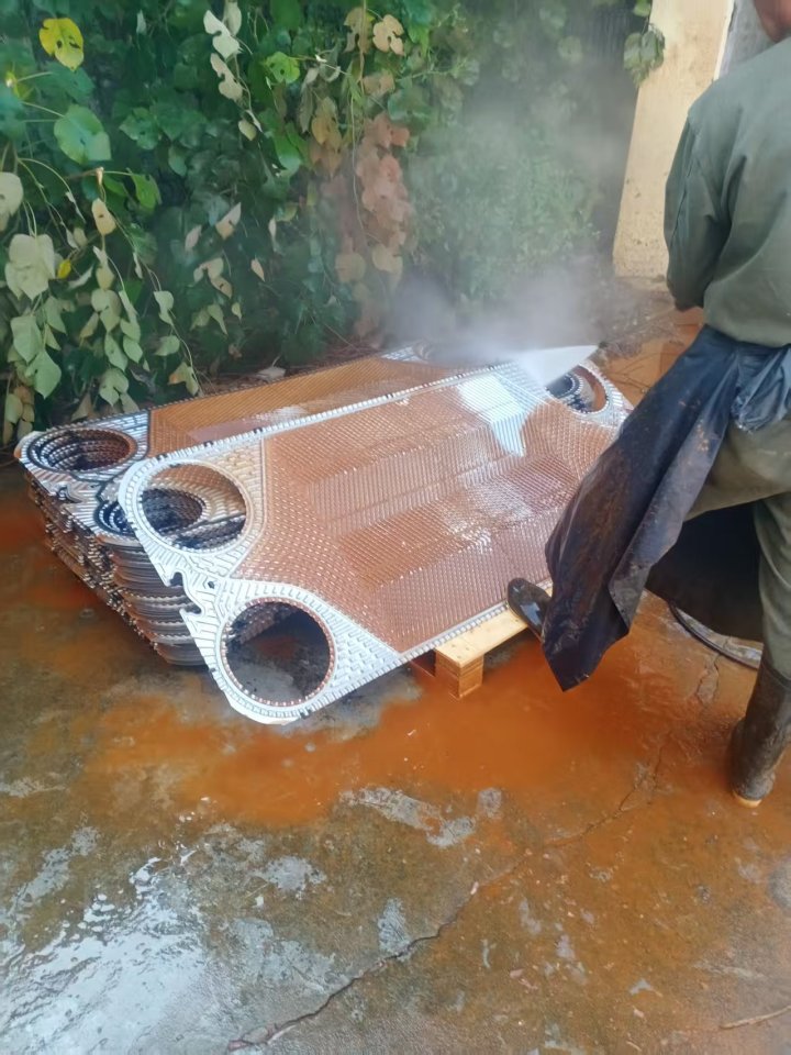 专业板式换热器清洗现场