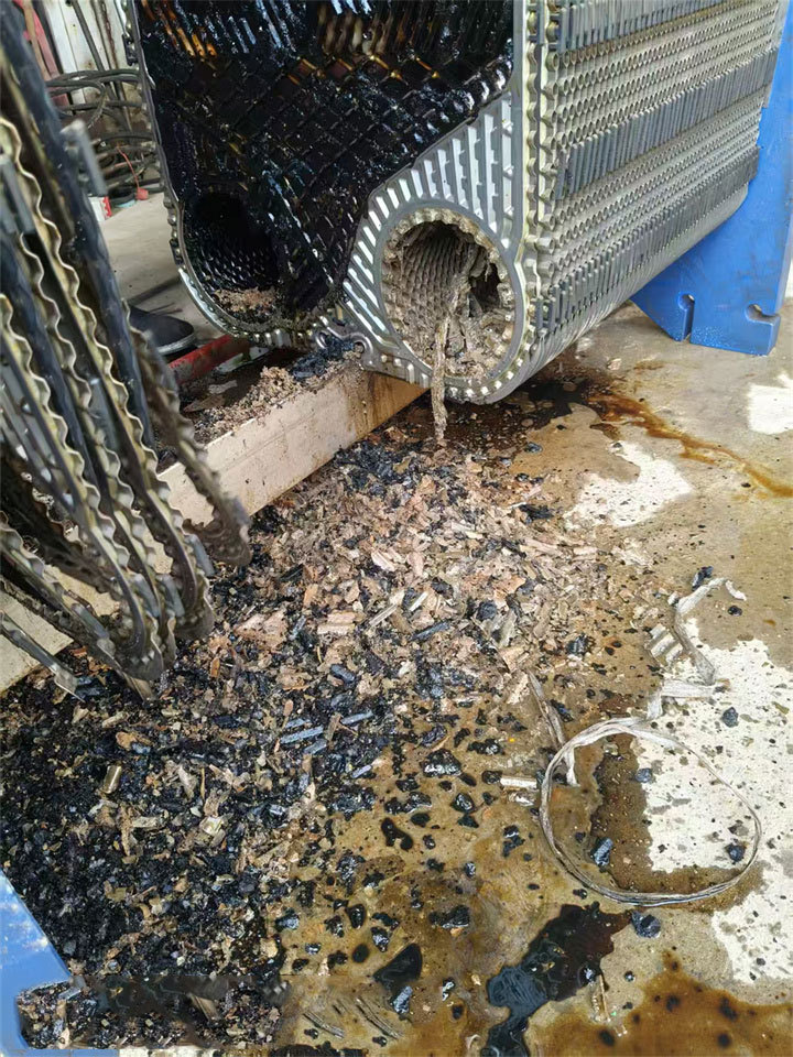 清洗后板式换热器板片光洁如新