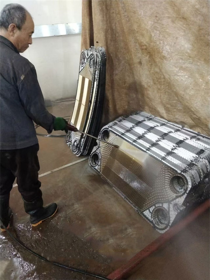 设备拆解清洗中