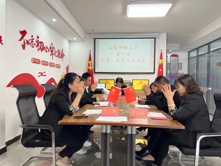 专业的超音速电弧喷涂施工团队正在作业