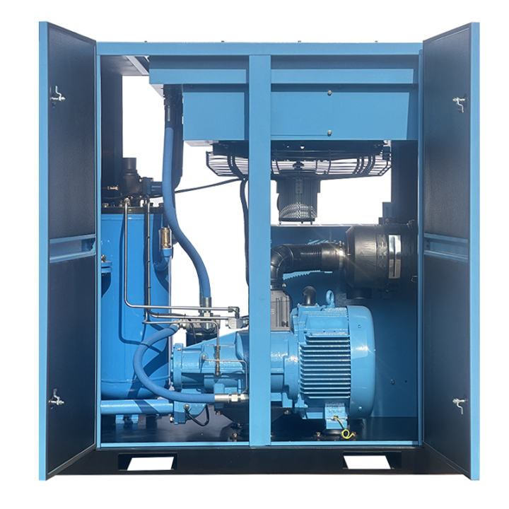 工程师正在检测和维护工业空压机系统