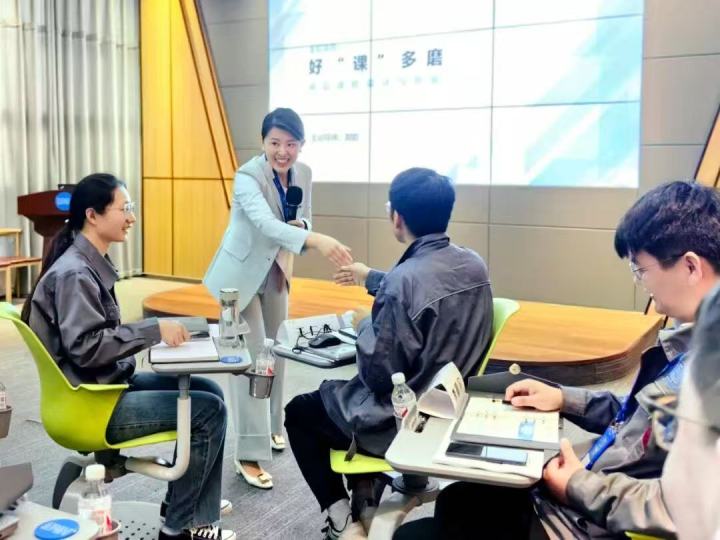 人才发展培训现场