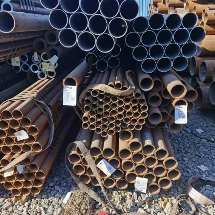 石油裂化管生产车间实景