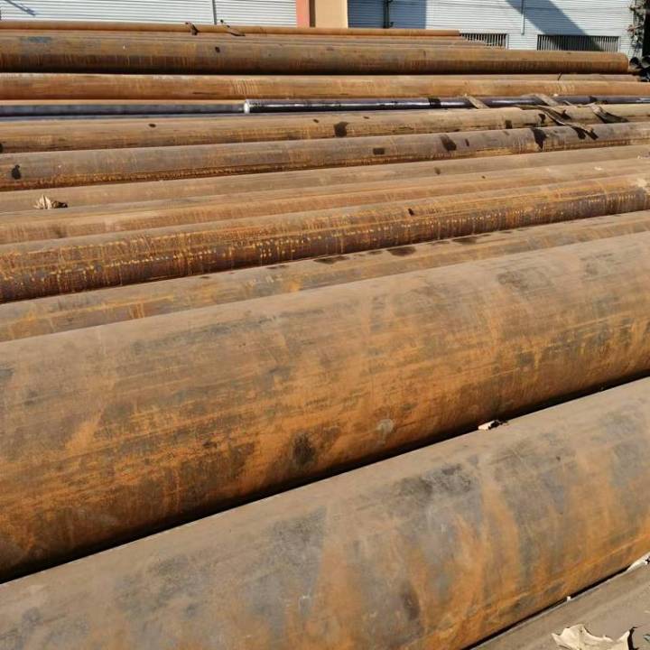 石油裂化管生产车间实景