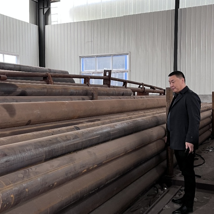 高标准石油裂化管成品展示