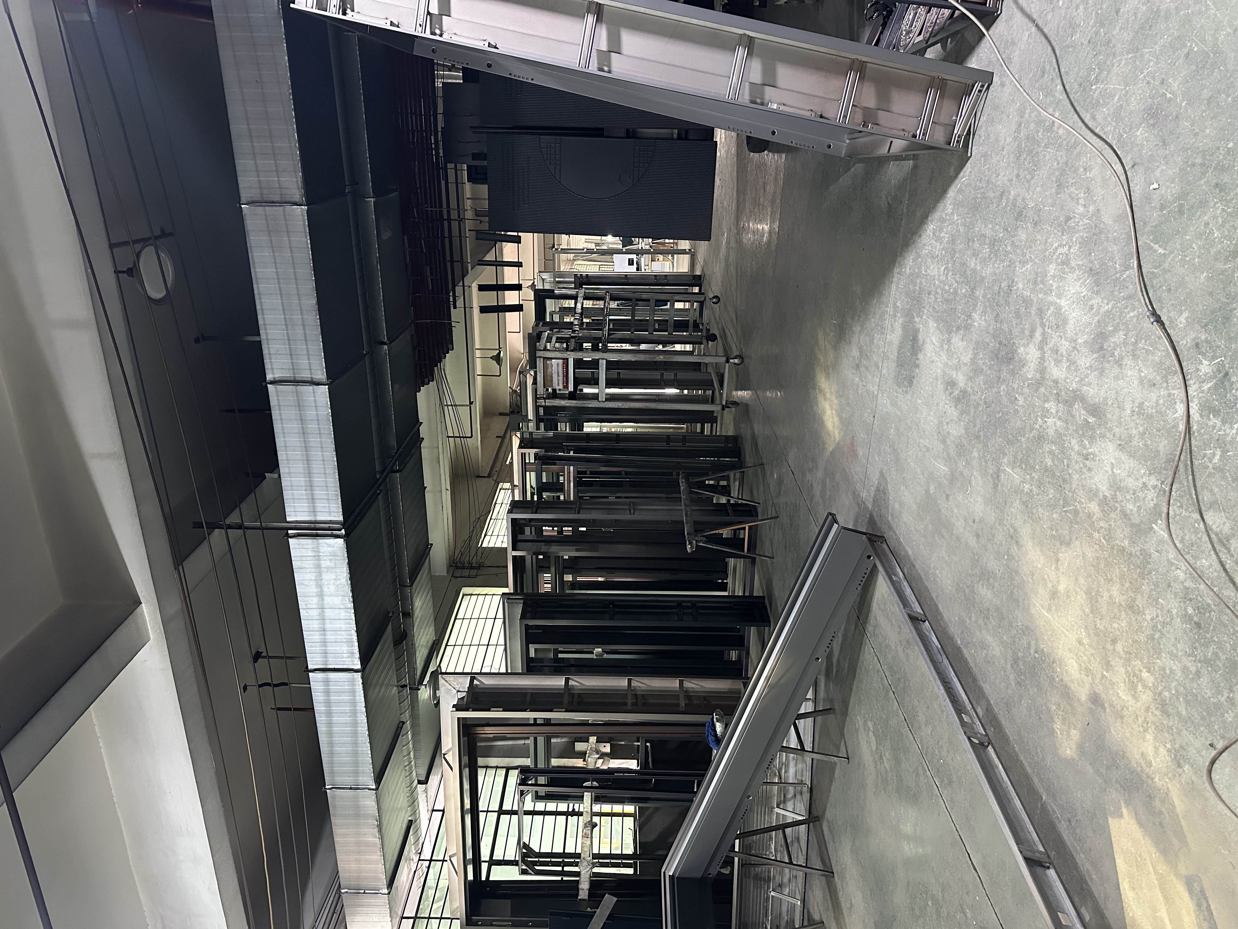 现代化铸铝门生产车间