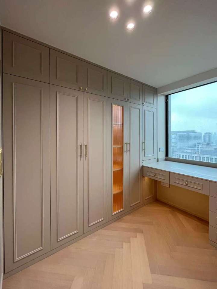 专业团队进行全屋定制设计讨论