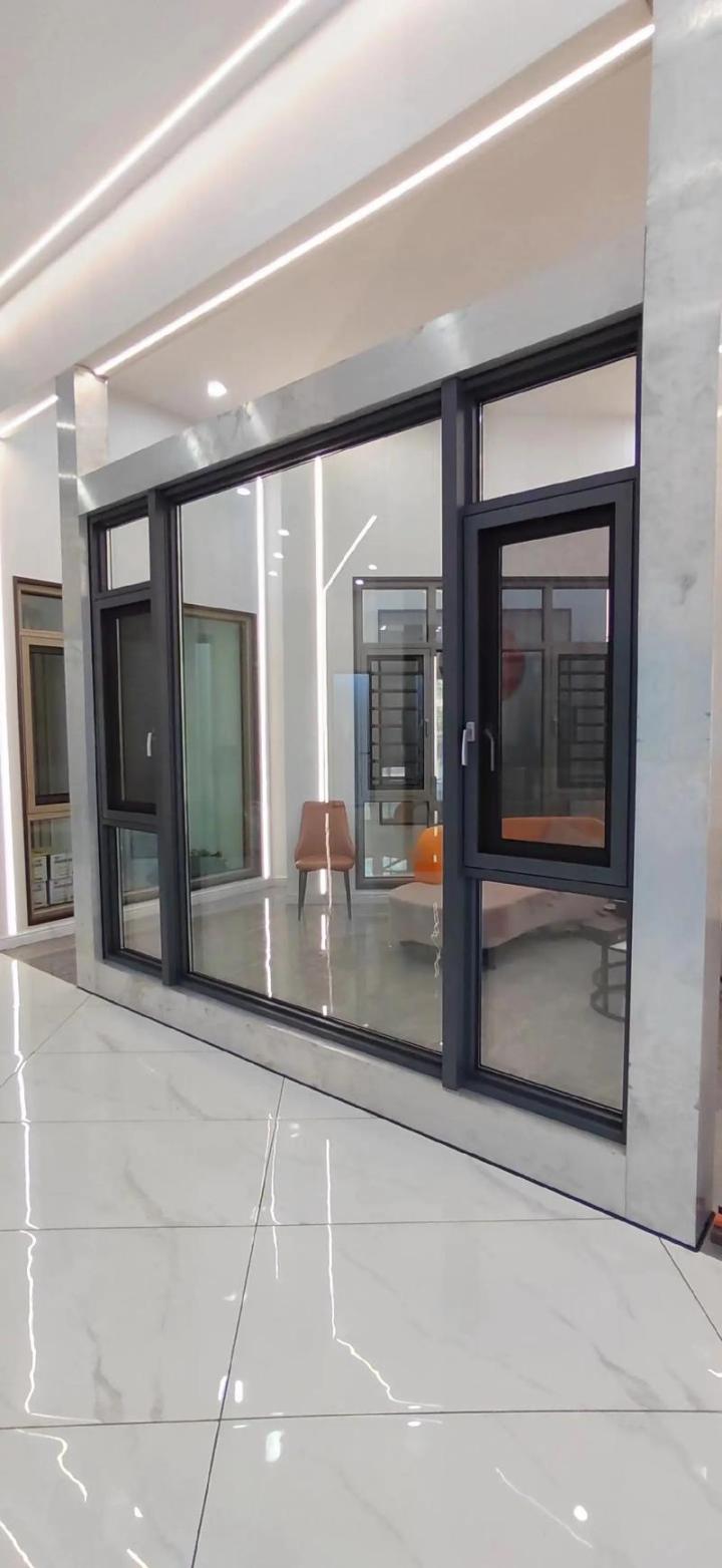楼艺玻璃系统窗安装效果图