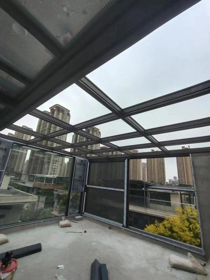 楼艺玻璃系统窗安装效果展示