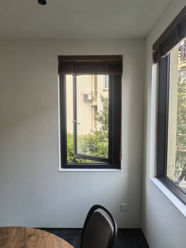 六轨极窄推拉窗安装实景