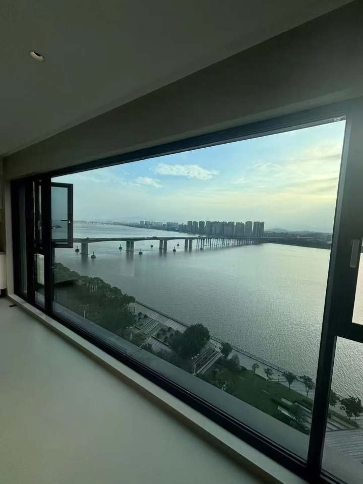 窗纱一体落地窗安装细节展示