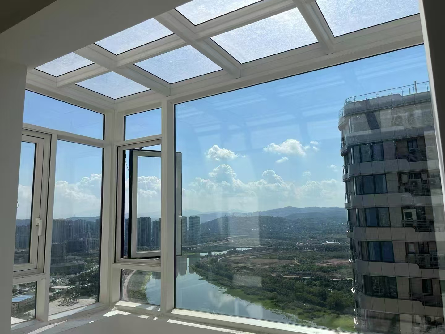 威沃德外开窗纱一体产品外观展示