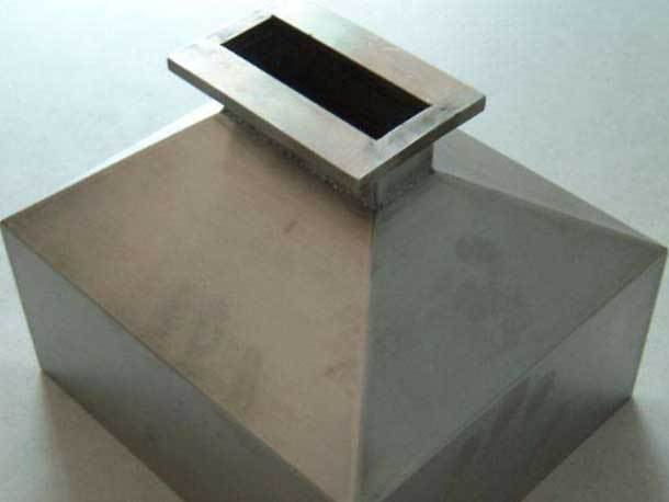 钣金机柜装配与检测环节