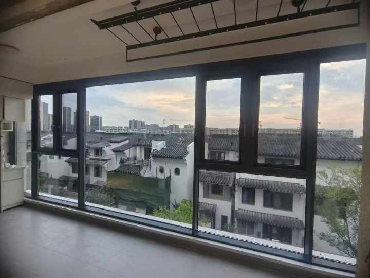 六轨极窄推拉窗安装实景效果