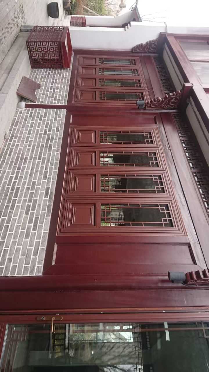 中式铝合金仿古门窗与现代建筑融合案例