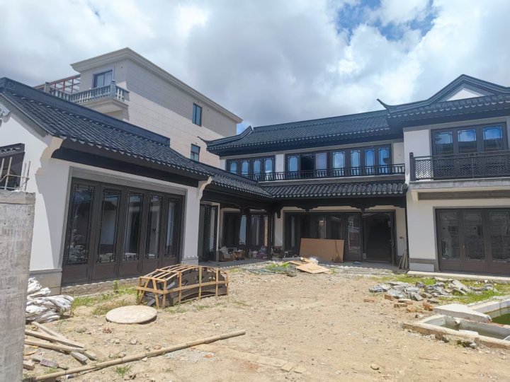 中式铝合金仿古门窗整体安装效果