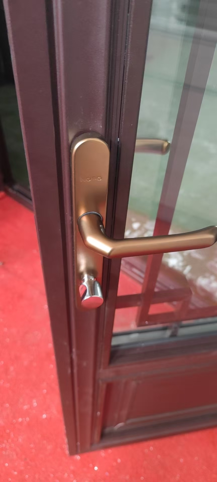 铝合金仿古门精细细节特写