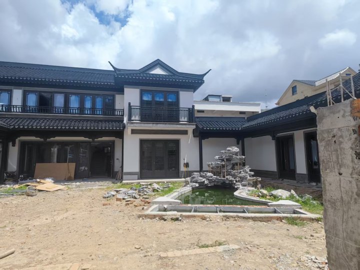 复古门窗与现代建筑融合实例