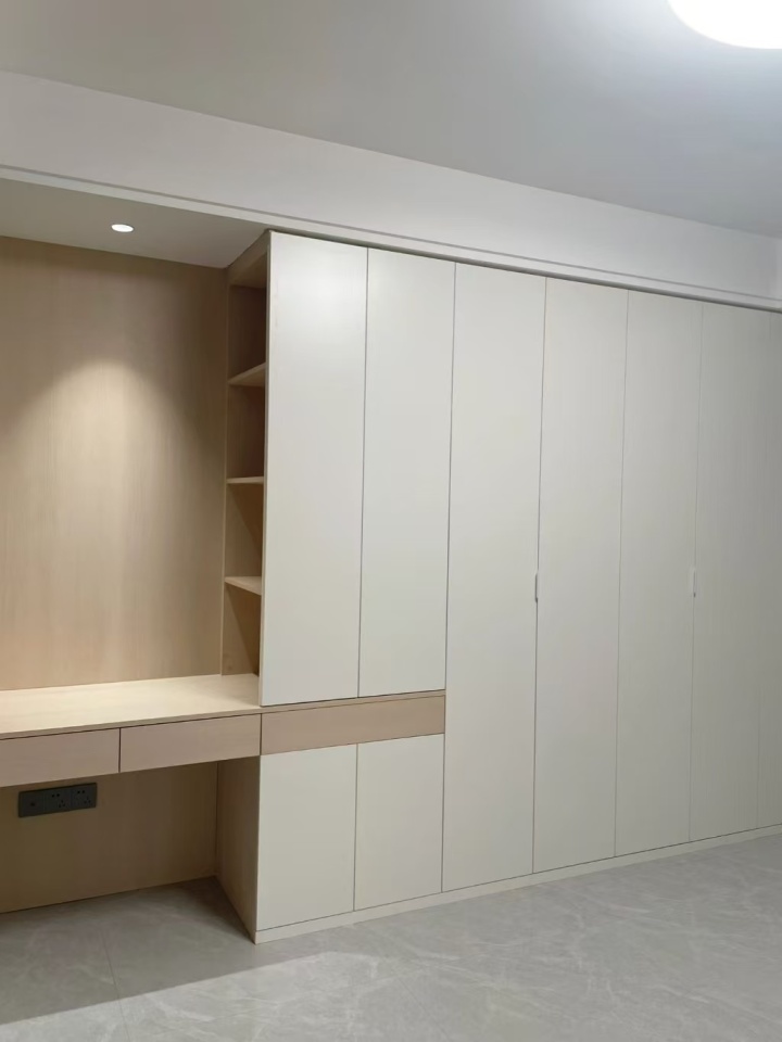 全屋定制中衣柜与书柜一体化设计案例