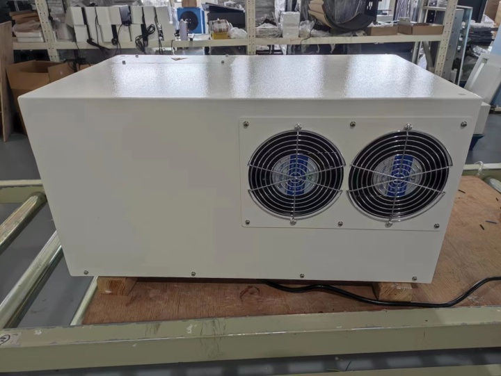 紧凑型机柜空调安装实例