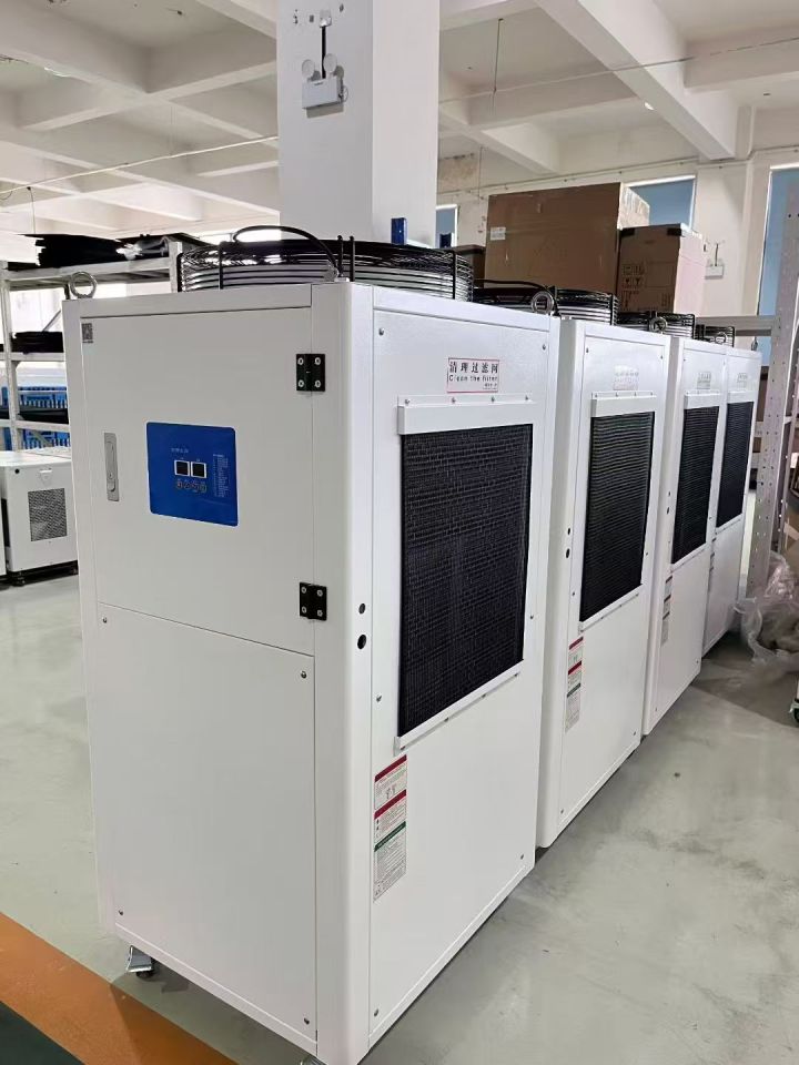 现代化油冷机生产与测试车间