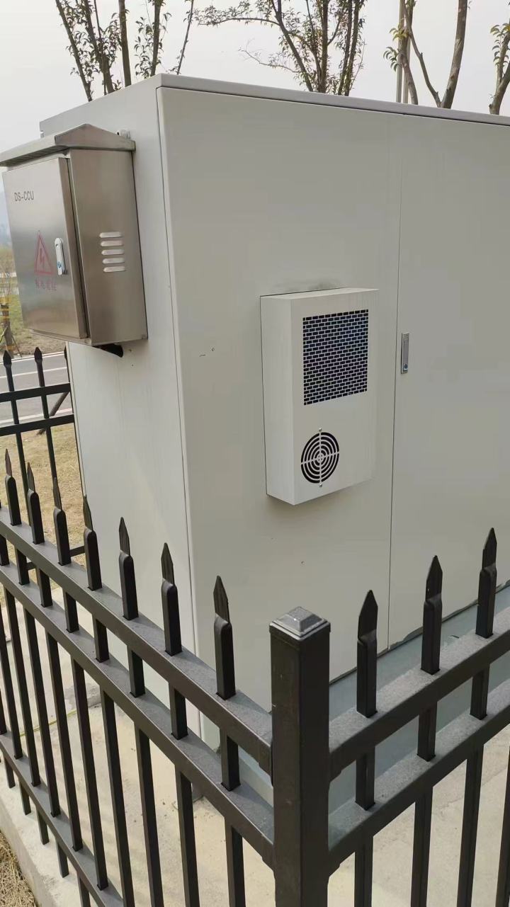 箱变空调安装于电力机柜示意图