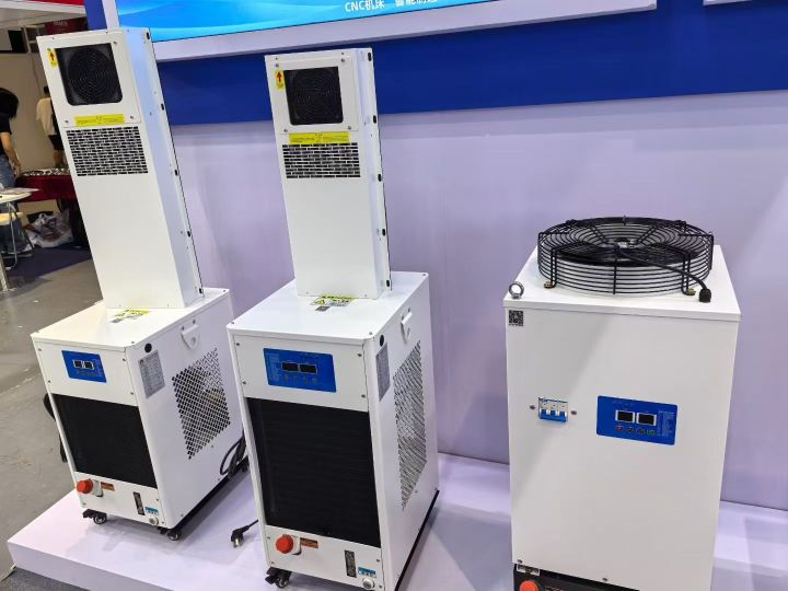 工业环境中的水冷机稳定运行实景