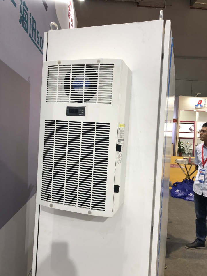 专为工业场景设计的紧凑型油冷机