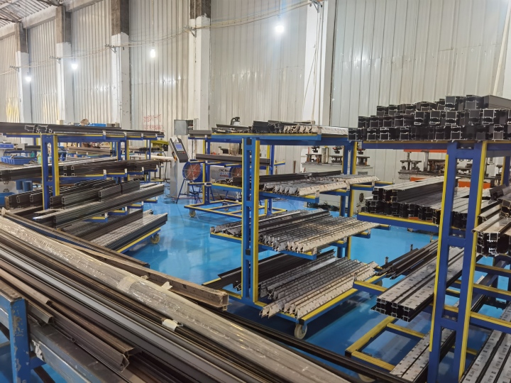 创新型系统窗厂生产实景