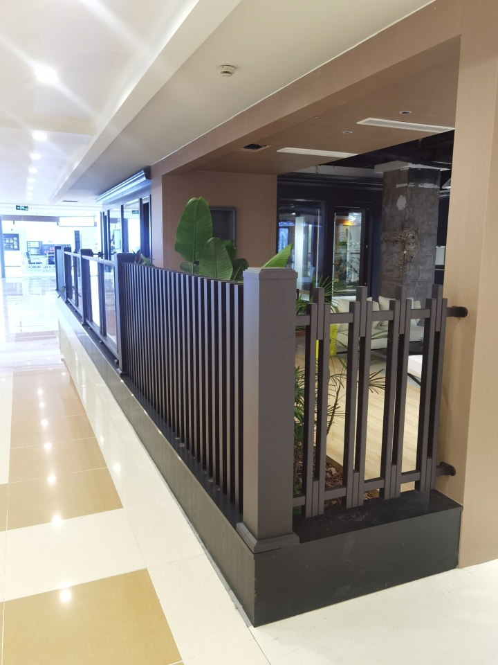 坚固耐用的庭院护栏细节展示