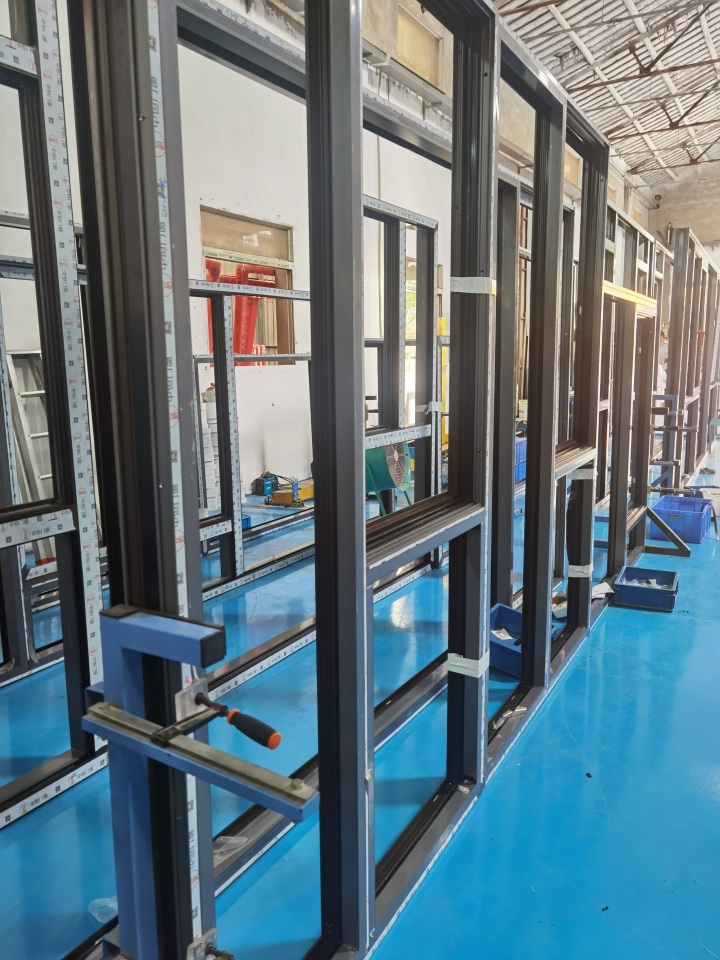 中恒门窗现代家居应用