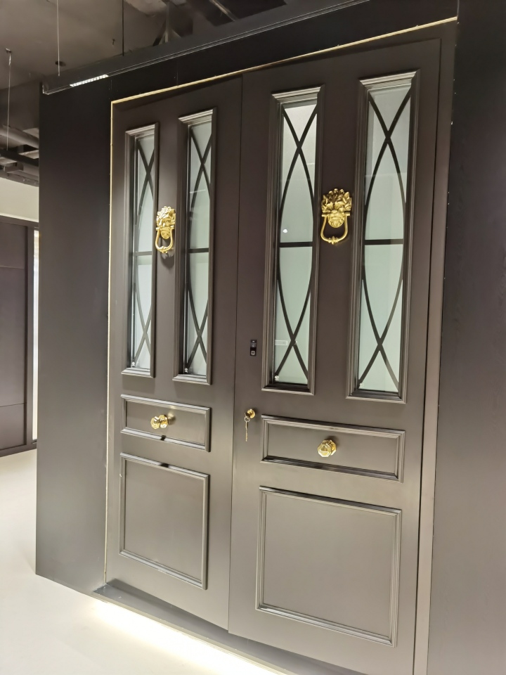 中恒门窗高定入户门实景案例