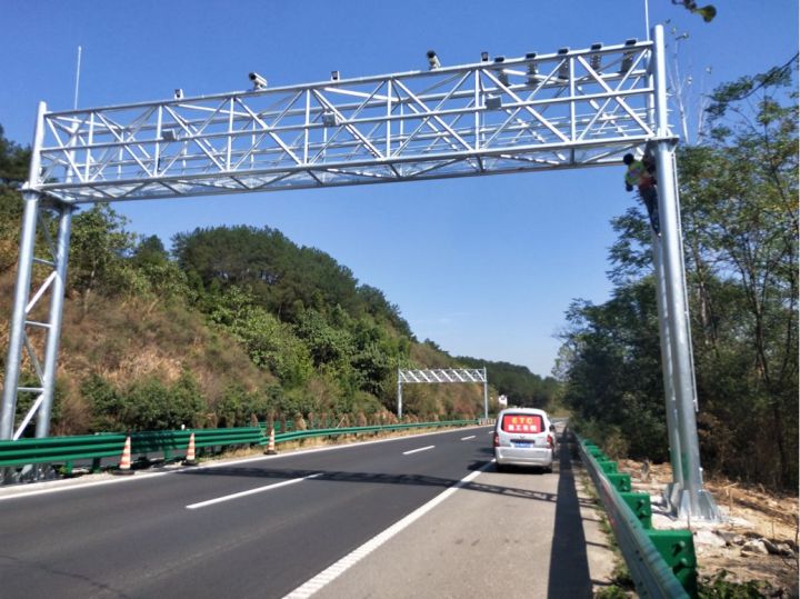 现代化龙门架在交通网络中的应用