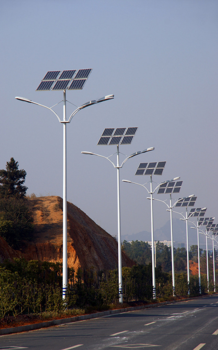 抱箍式路灯应用于乡村道路实景