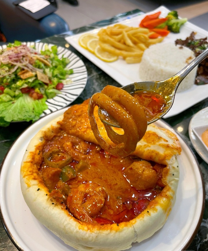 赛纳塔餐厅森林系主题环境