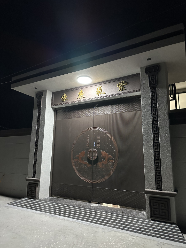 精雕铸铝门安装案例效果