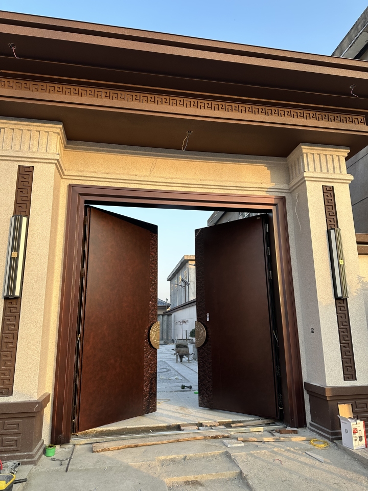 精雕铸铝门安装案例