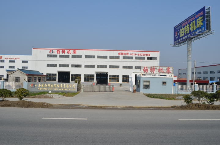 W11机械卷板机工作现场图